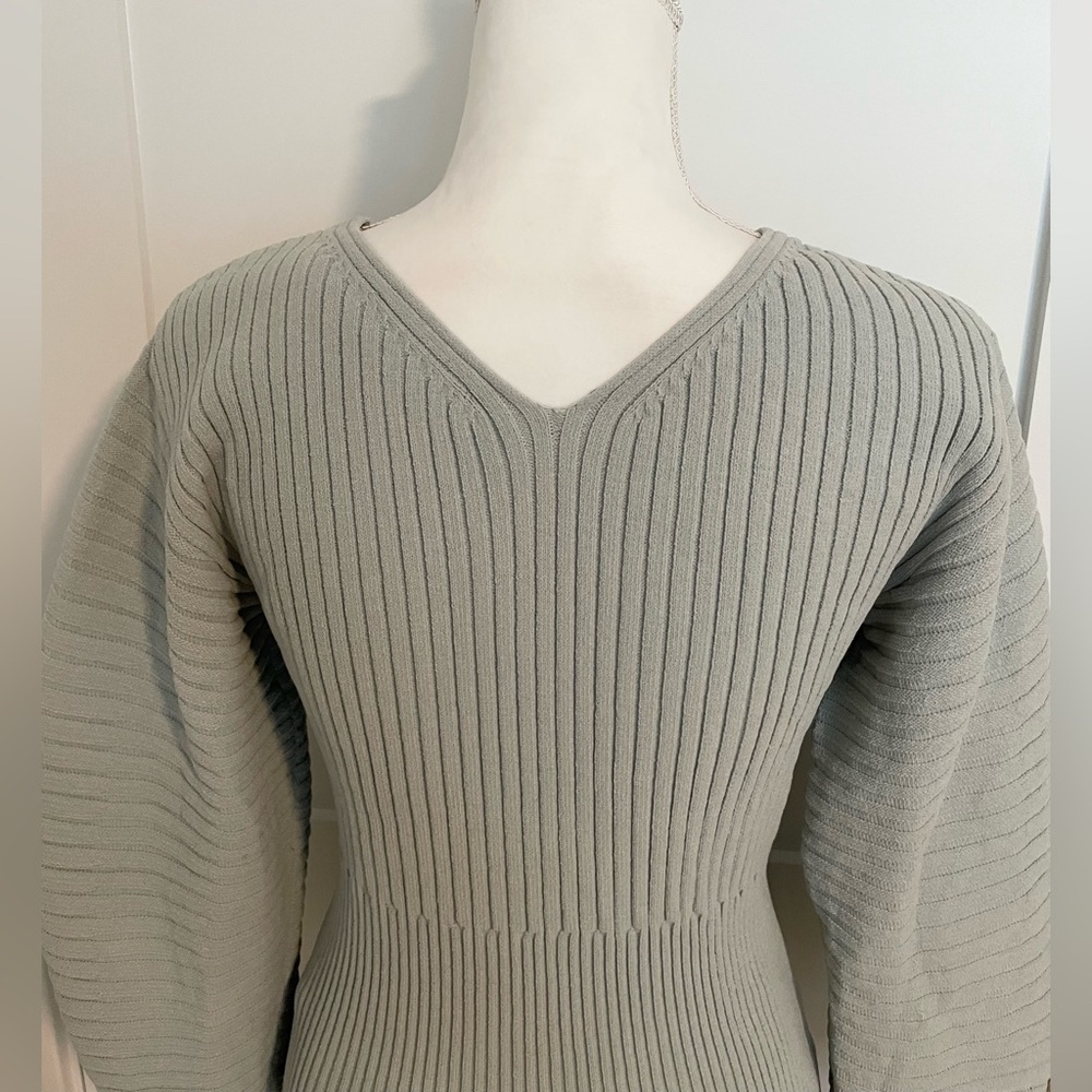 Express Light Green V-Neck Ribbed Stretch Sweater Women’s XS - Picture 8 of 10